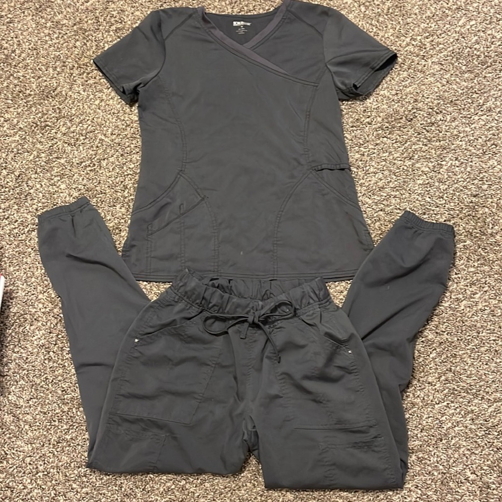 XS Scrub Top & Jogger bottoms